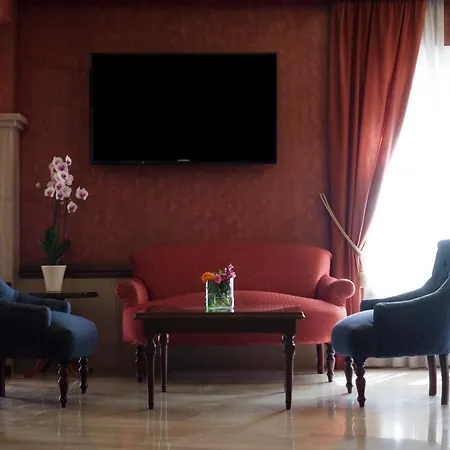 Plaza Cavana 3* نيرخا