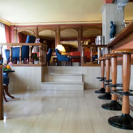 فندق Plaza Cavana 3*