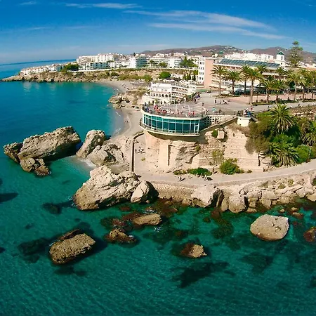 فندق Plaza Cavana 3*