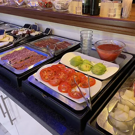 מלון Plaza Cavana 3*