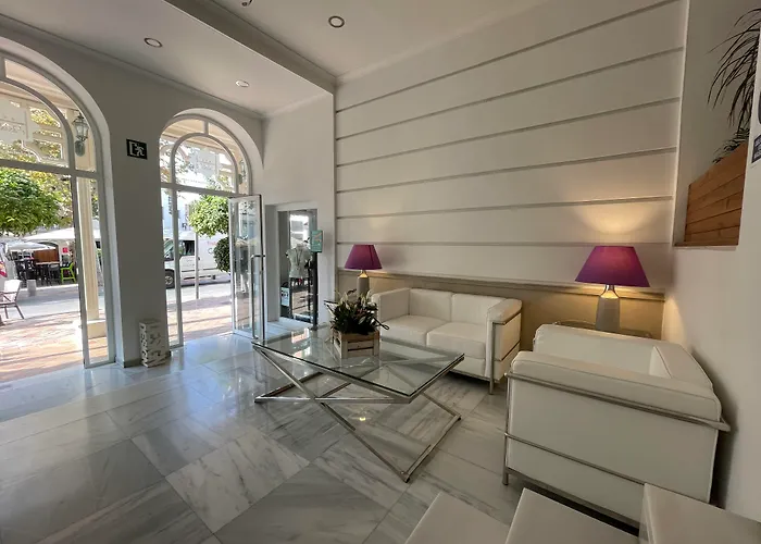 Plaza Cavana 3* نيرخا