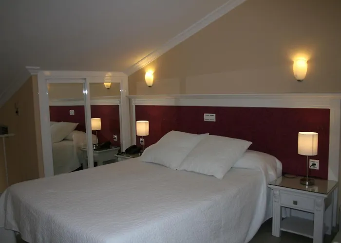 Plaza Cavana 3* نيرخا