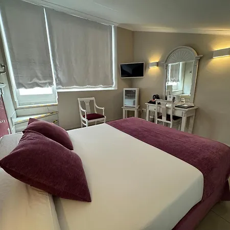 Plaza Cavana Hotel 3*