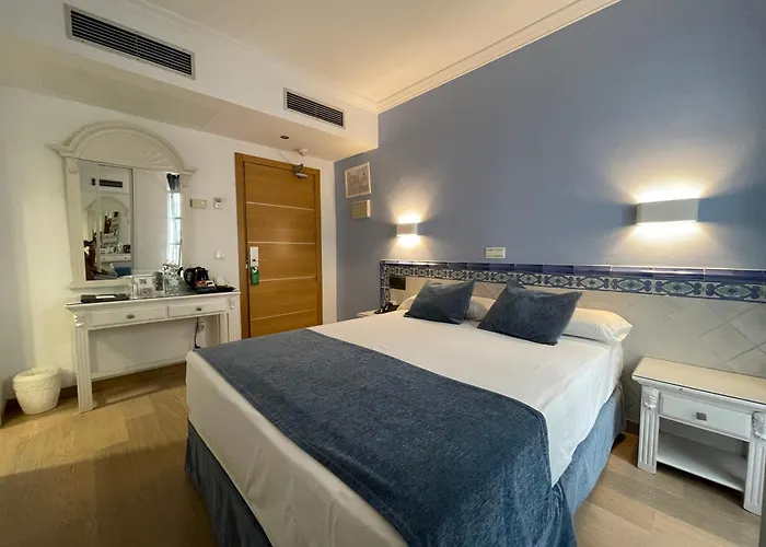 Ξενοδοχείο Plaza Cavana 3*